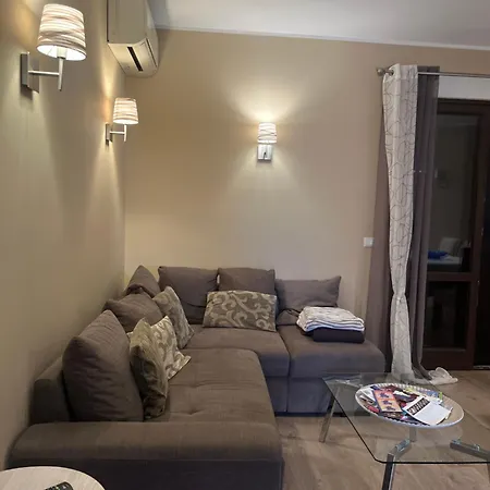 New Private Parking Apartmán *